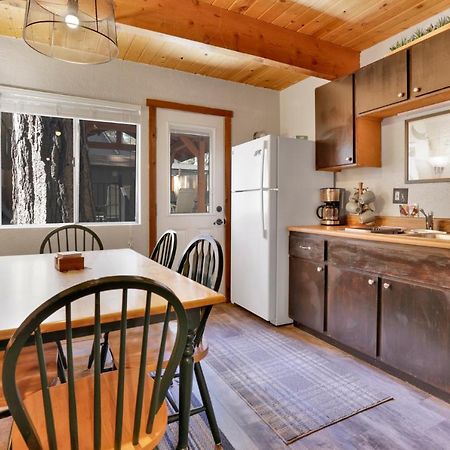Bear Mountain Cabin- Adorable Moonridge A-Frame ビッグ・ベアー・レイク エクステリア 写真
