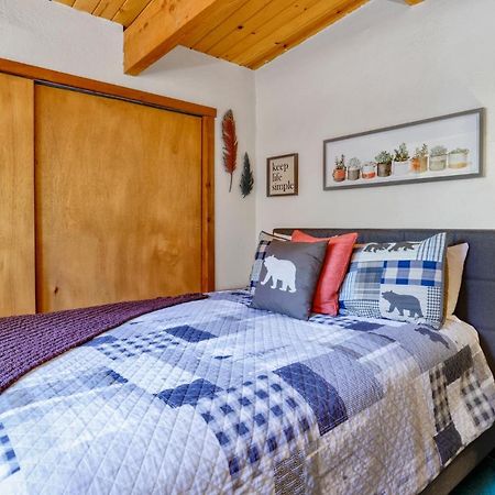 Bear Mountain Cabin- Adorable Moonridge A-Frame ビッグ・ベアー・レイク エクステリア 写真