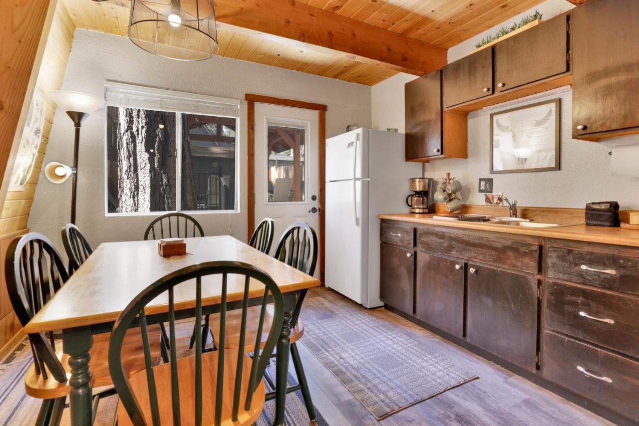 Bear Mountain Cabin- Adorable Moonridge A-Frame ビッグ・ベアー・レイク エクステリア 写真