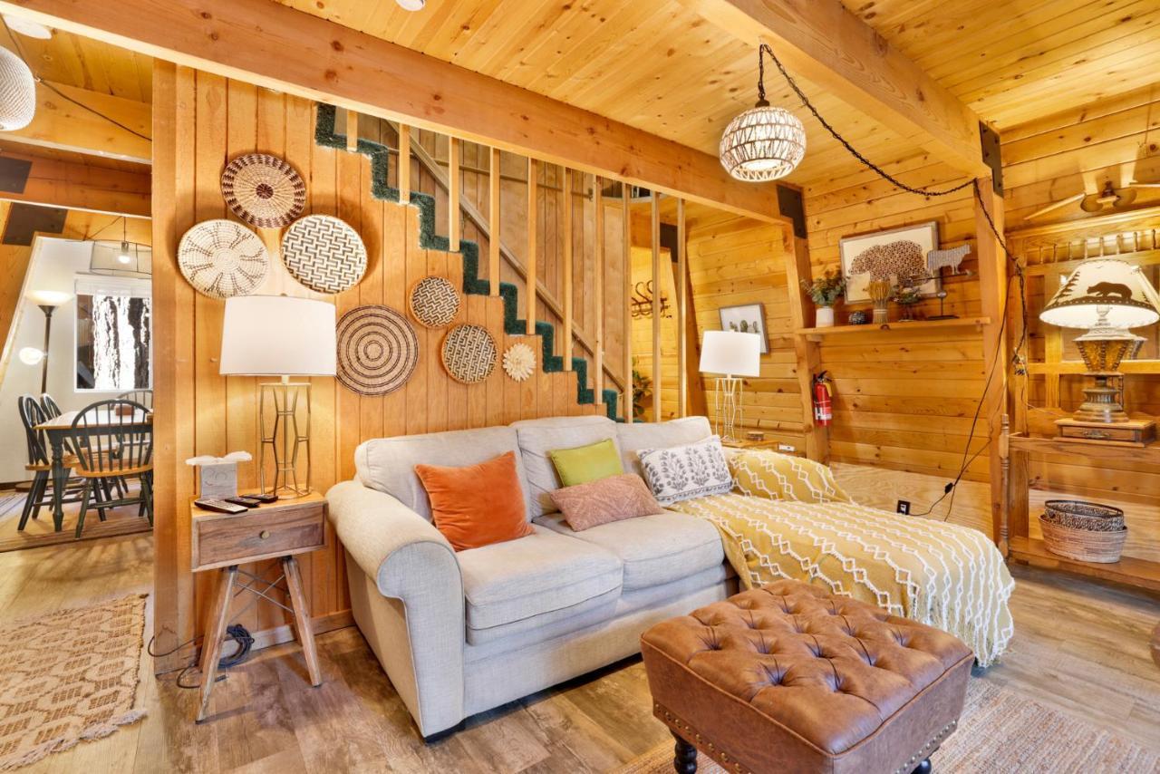 Bear Mountain Cabin- Adorable Moonridge A-Frame ビッグ・ベアー・レイク エクステリア 写真