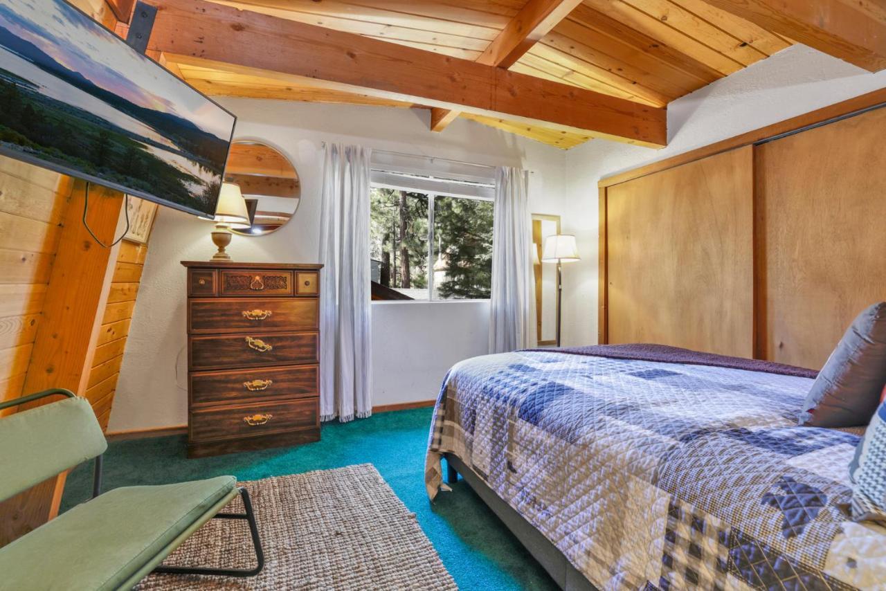Bear Mountain Cabin- Adorable Moonridge A-Frame ビッグ・ベアー・レイク エクステリア 写真