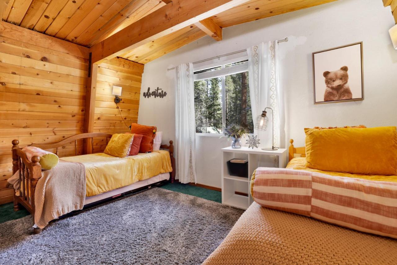 Bear Mountain Cabin- Adorable Moonridge A-Frame ビッグ・ベアー・レイク エクステリア 写真