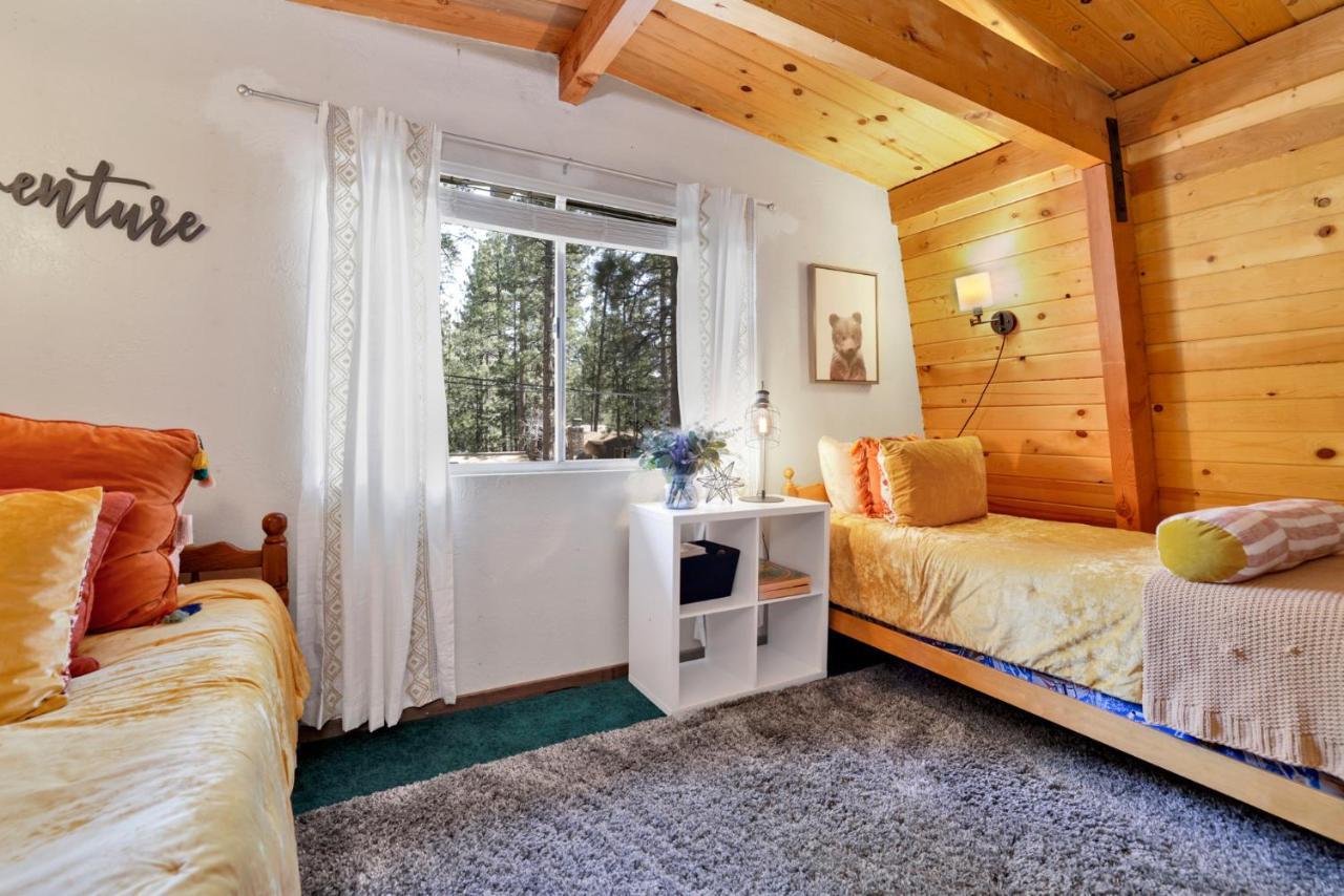 Bear Mountain Cabin- Adorable Moonridge A-Frame ビッグ・ベアー・レイク エクステリア 写真