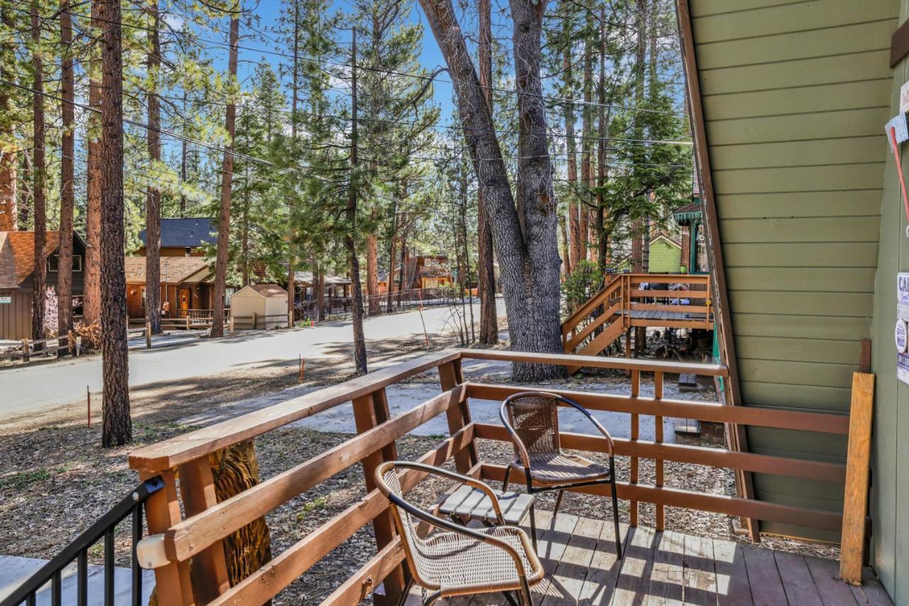 Bear Mountain Cabin- Adorable Moonridge A-Frame ビッグ・ベアー・レイク エクステリア 写真