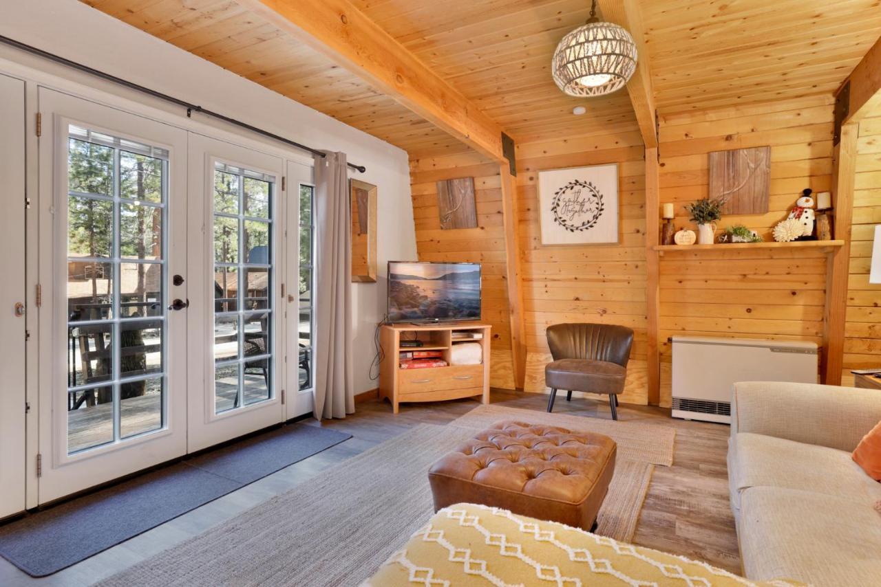 Bear Mountain Cabin- Adorable Moonridge A-Frame ビッグ・ベアー・レイク エクステリア 写真