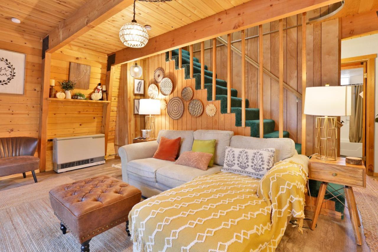 Bear Mountain Cabin- Adorable Moonridge A-Frame ビッグ・ベアー・レイク エクステリア 写真